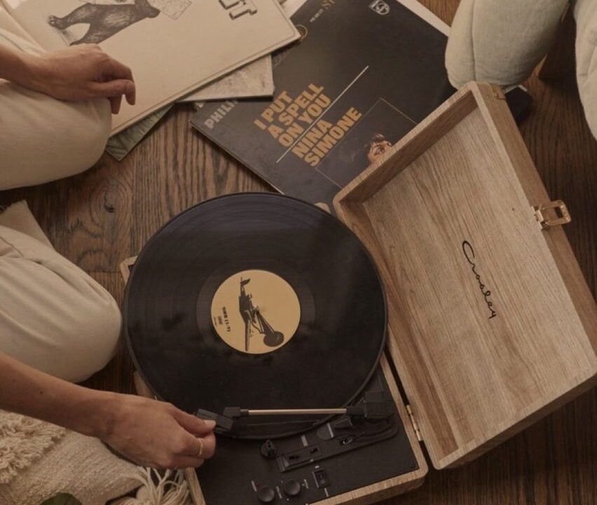 The Evolution of Analog Sound and the History of Vinyl Records